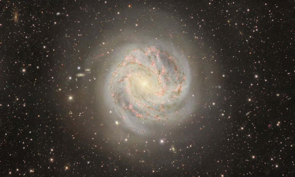 Admire the majestic image of the 'Southern Pinwheel' galaxy Picture 1