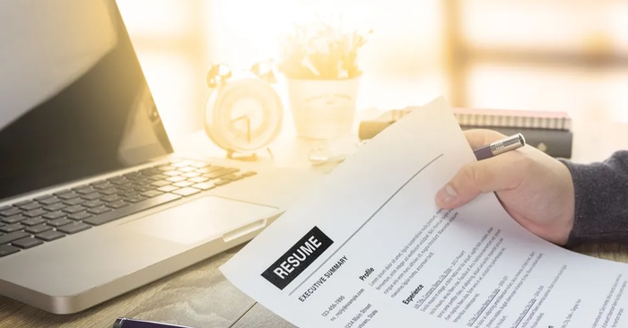 AI commands to help you write a better CV in 5 minutes. Picture 1