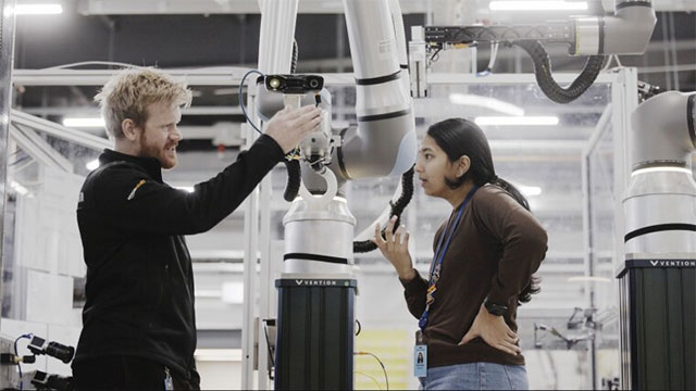 Amazon Announces Vulcan – The First Robot With 'Tactile Sense' Picture 1