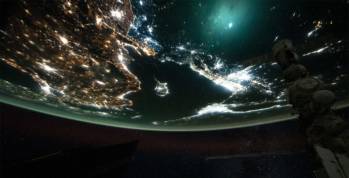 Astronaut captures footage of meteorite exploding in Earth's atmosphere Picture 3