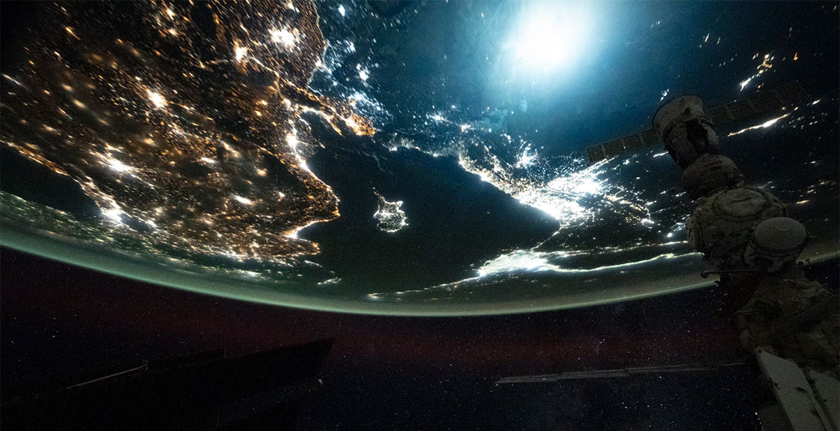 Astronaut captures footage of meteorite exploding in Earth's atmosphere Picture 4
