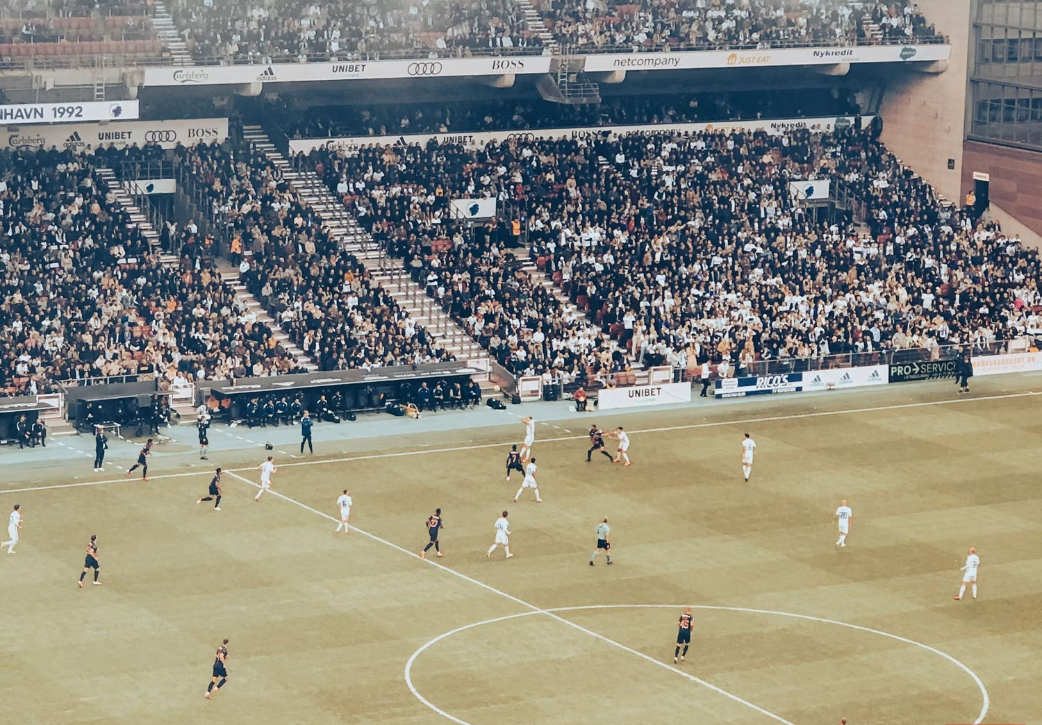 Can I take photos of moving objects on a smartphone? Picture 7