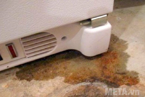 Causes of refrigerator leaking water and how to fix it Picture 2