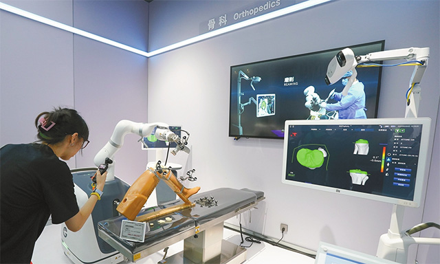 China tests its first 'AI hospital' with a team of virtual doctors. Picture 1