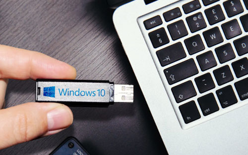 Picture 1 of Create a Windows 10, 8.1, or 7 installation media on a single USB drive.