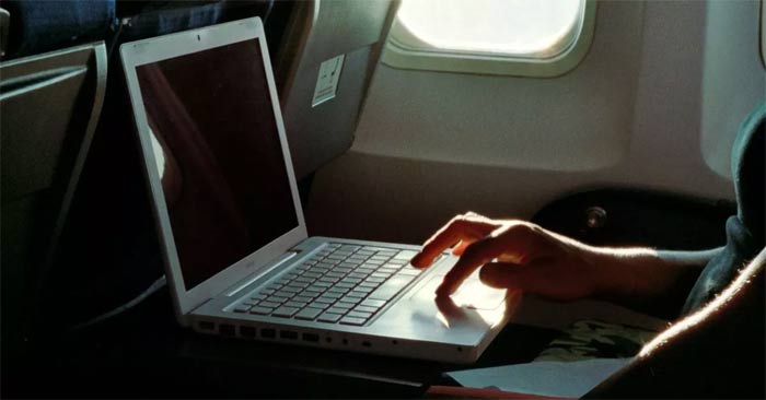 Don't make this common mistake when storing your laptop on a plane. Picture 1