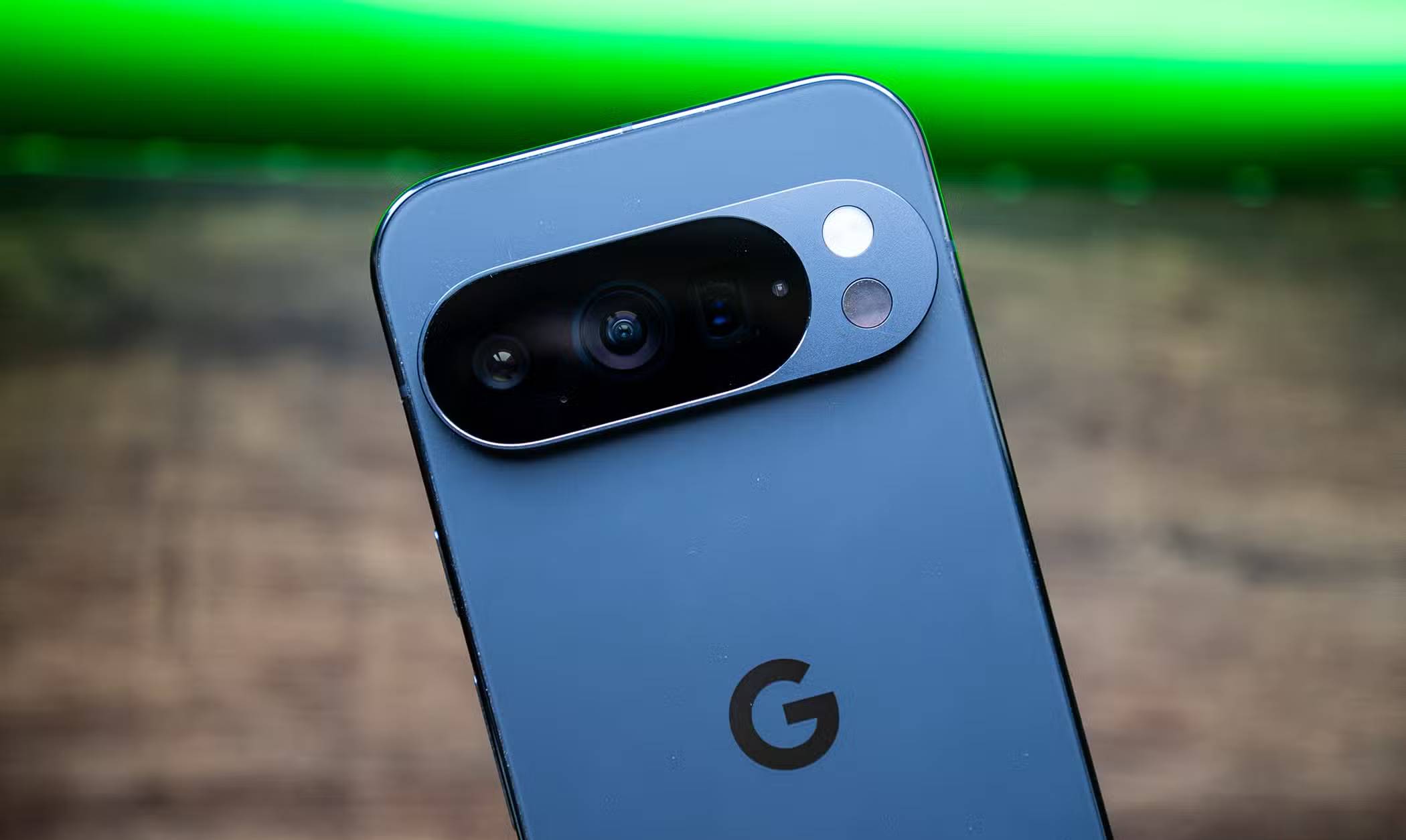 Leaked designs of the new Google Pixel phone look eerily familiar. Picture 1