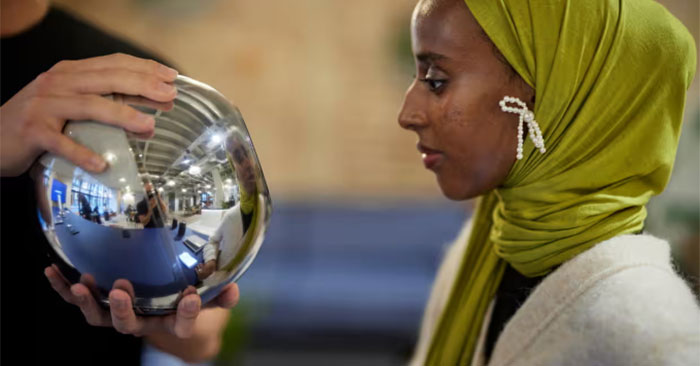 How is Sam Altman's 'magic ball' project that scans each person's iris now? Picture 3