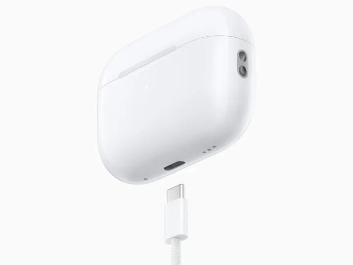 How to charge AirPods wirelessly or with a power cable Picture 2