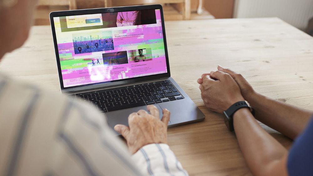 How to fix laptop screen shaking effectively at home Picture 1