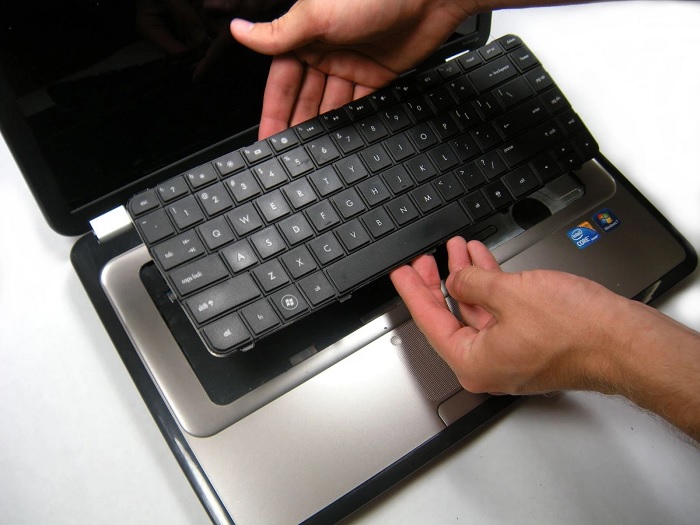 How to remove and clean a laptop keyboard and replace it yourself at home Picture 3