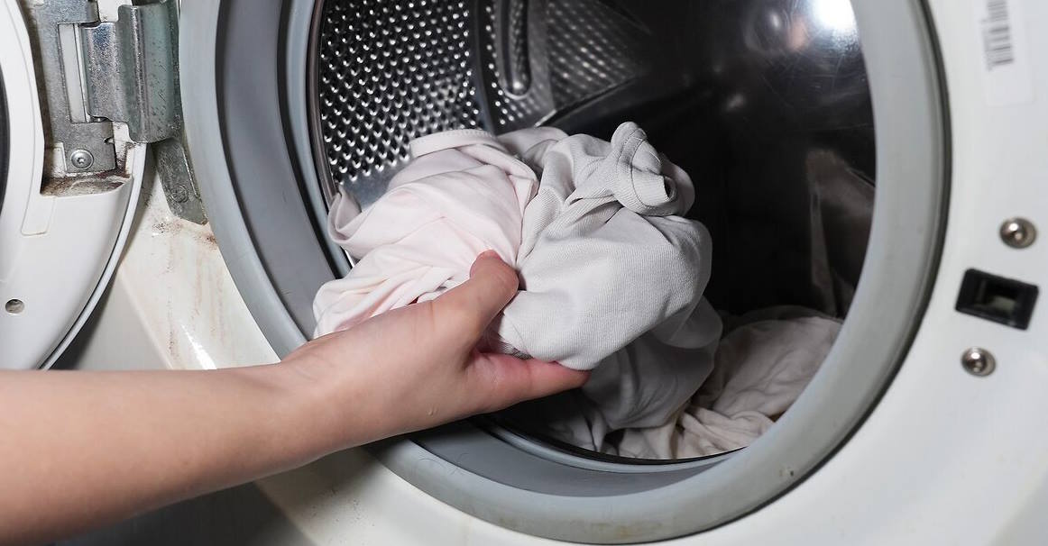 How to remove sweat stains from clothes Picture 3