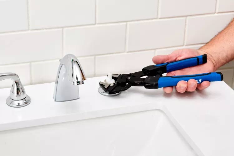 How to fix a leaky two-handle faucet Picture 4