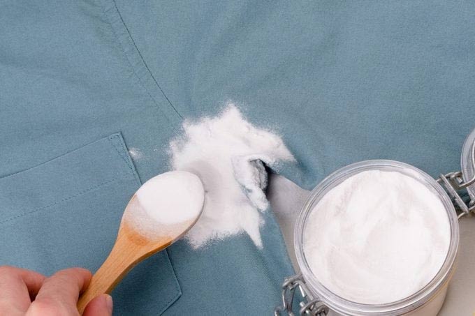 How to use baking soda to clean clothes and deodorize Picture 2