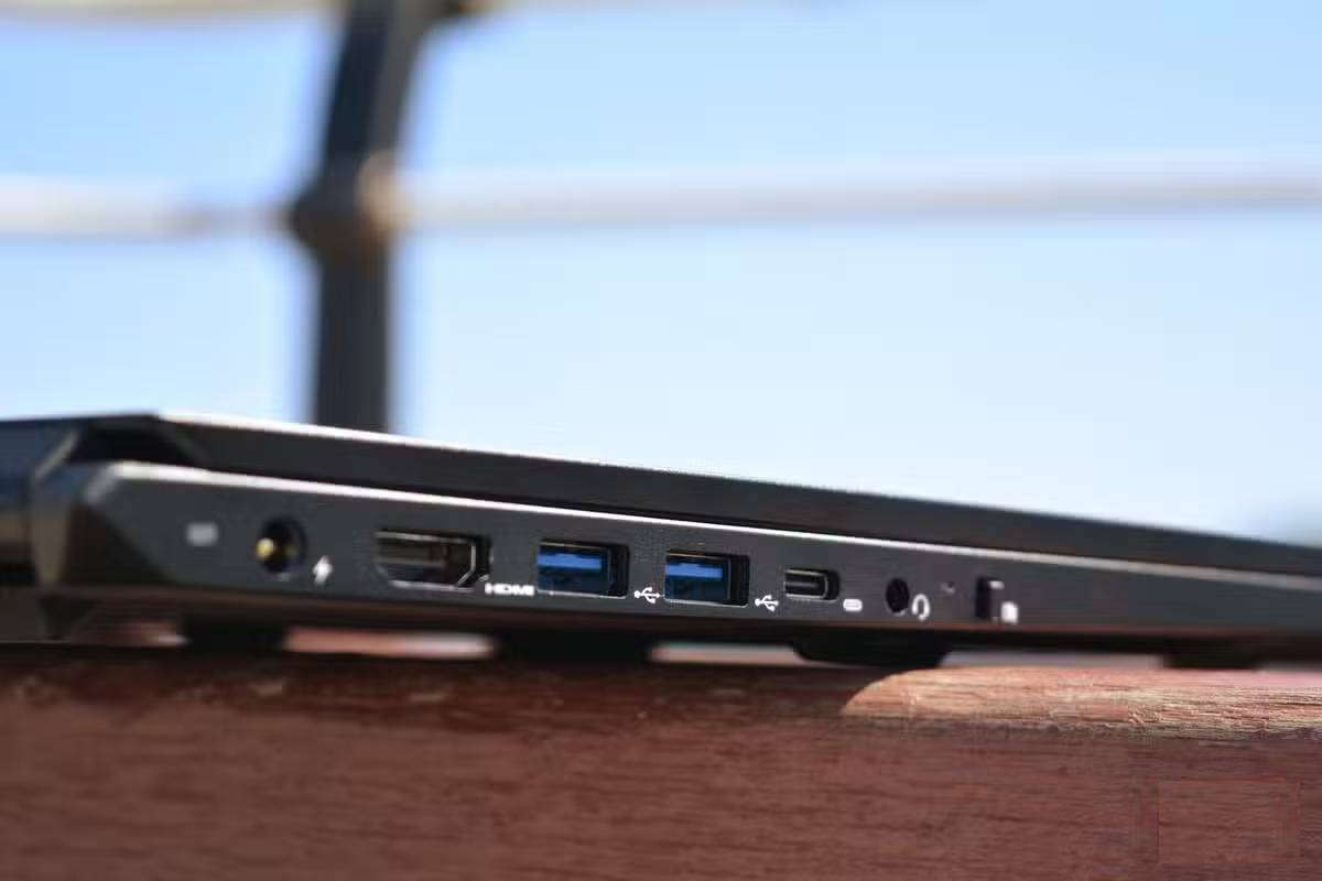 What do the symbols on the USB ports mean? Picture 2