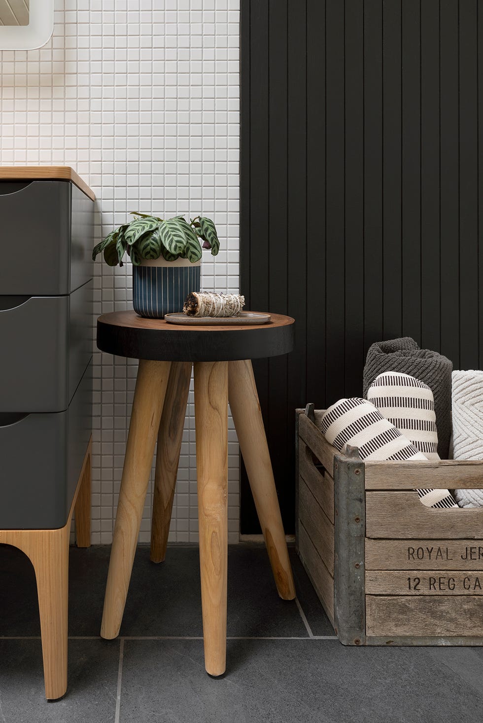 Smart storage ideas for small bathrooms Picture 10