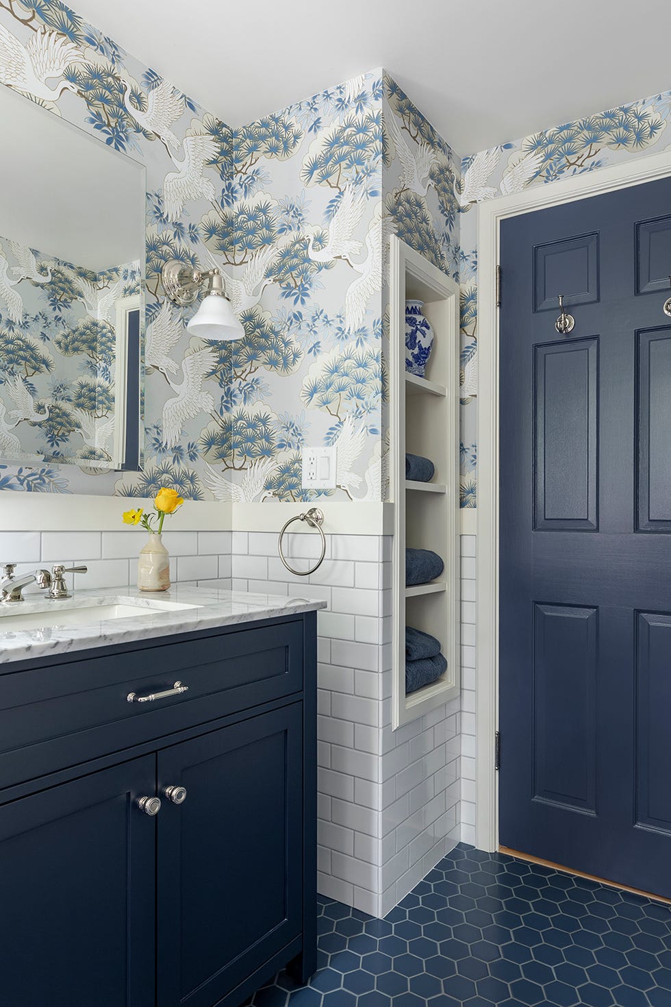 Smart storage ideas for small bathrooms Picture 13