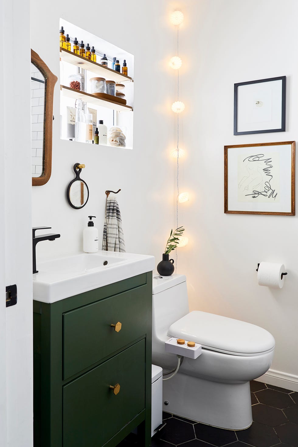 Smart storage ideas for small bathrooms Picture 2