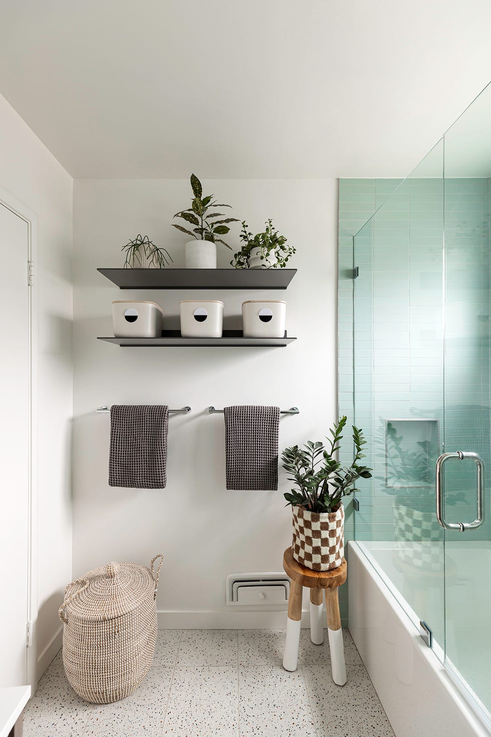 Smart storage ideas for small bathrooms Picture 3