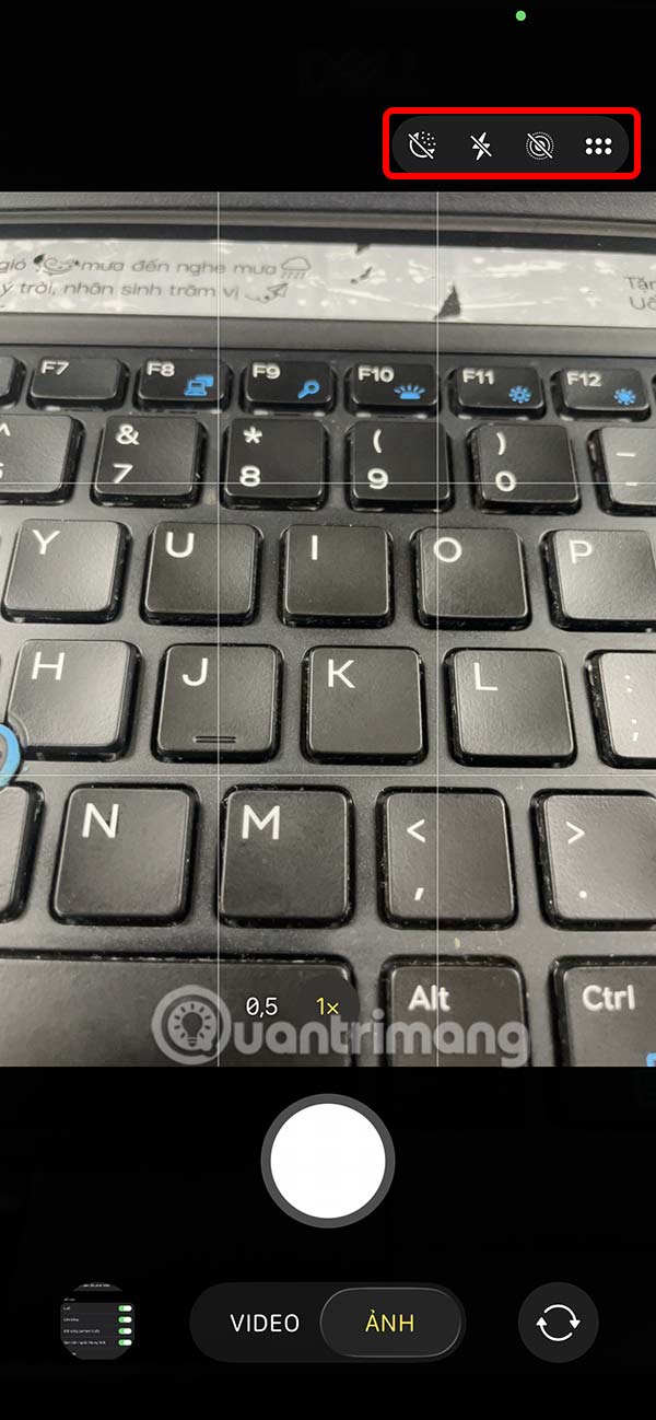 Instructions for displaying control icons in iPhone Camera Picture 9