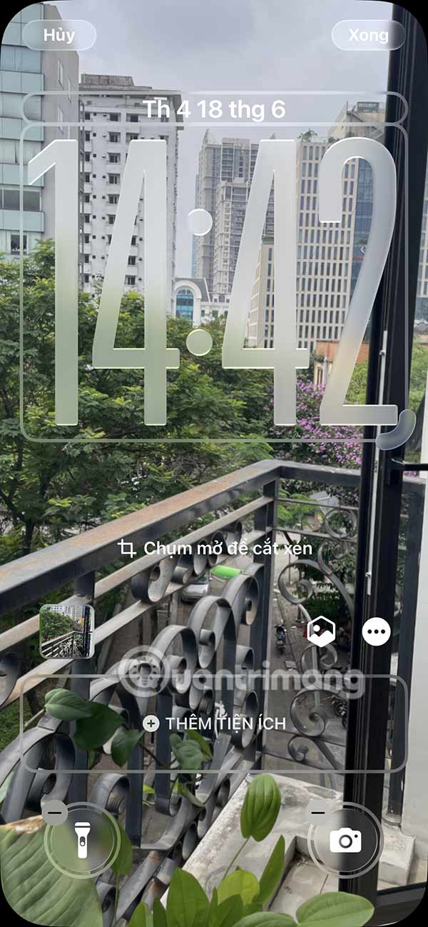 Instructions to enlarge iPhone lock screen clock Picture 3