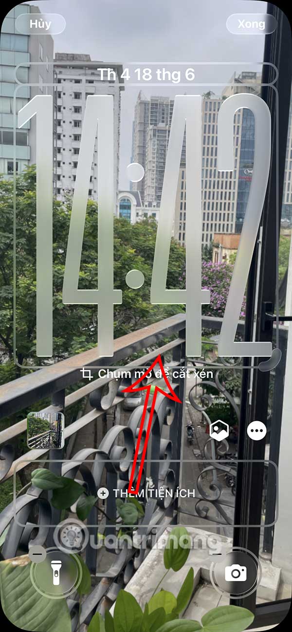 Instructions to enlarge iPhone lock screen clock Picture 4