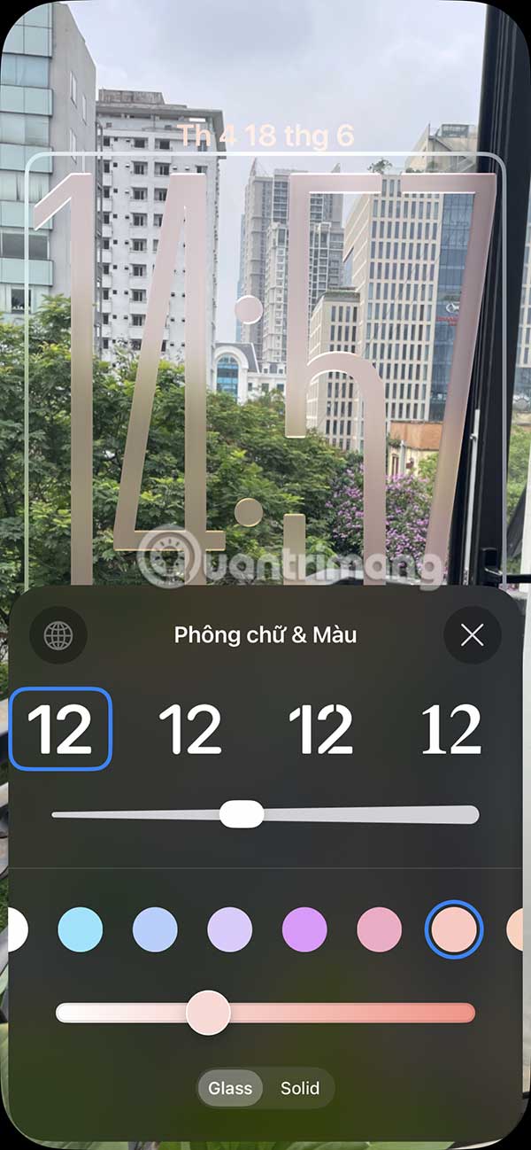 Instructions to enlarge iPhone lock screen clock Picture 6