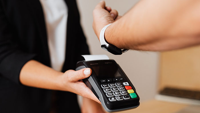 images 11 of Instructions for setting up and making Apple Pay payments on Apple Watch.