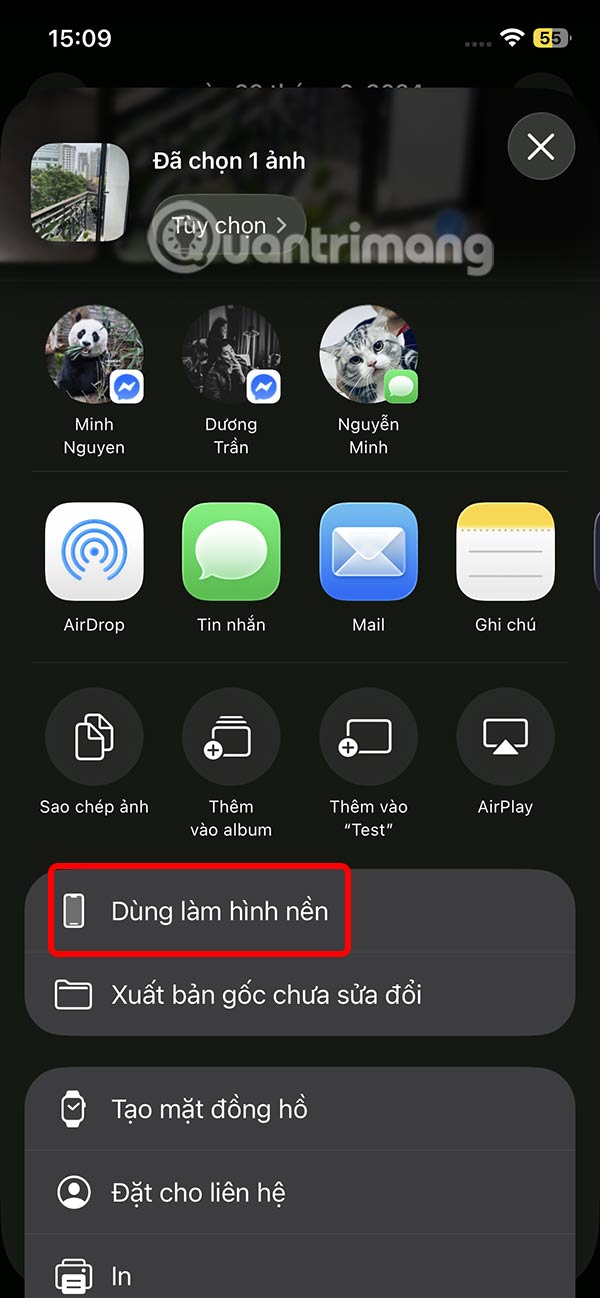Instructions to turn off iPhone home screen background blur Picture 2