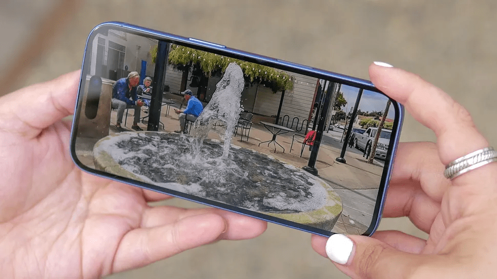 iPhone 16 Details Picture 2