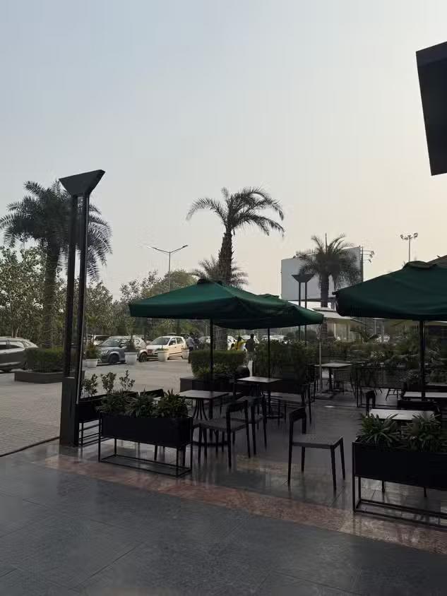 iPhone 16 Pro vs Pixel 9 Pro Camera Comparison Picture 6