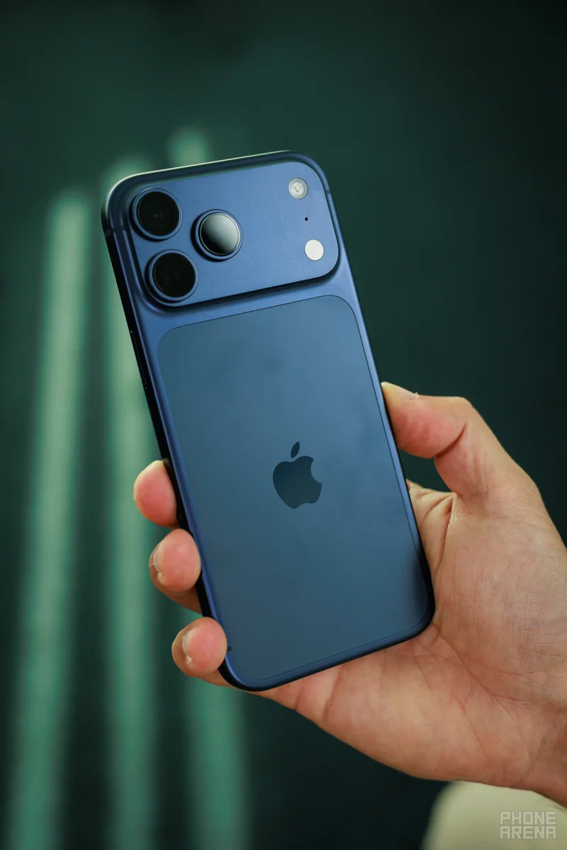 iPhone 17 Pro Max Details Picture 1