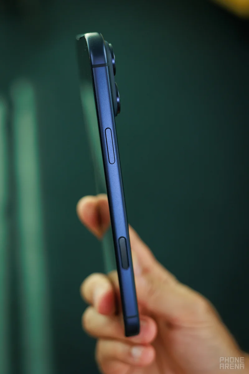 iPhone 17 Pro Max Details Picture 2