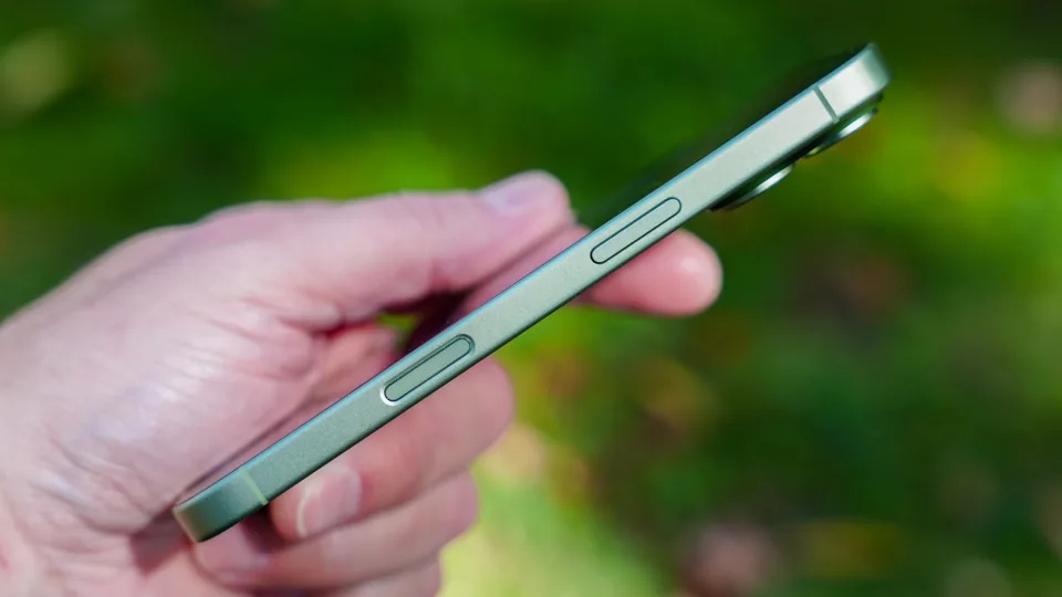 iPhone 17 details Picture 3