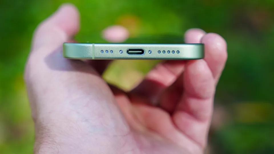 iPhone 17 details Picture 7