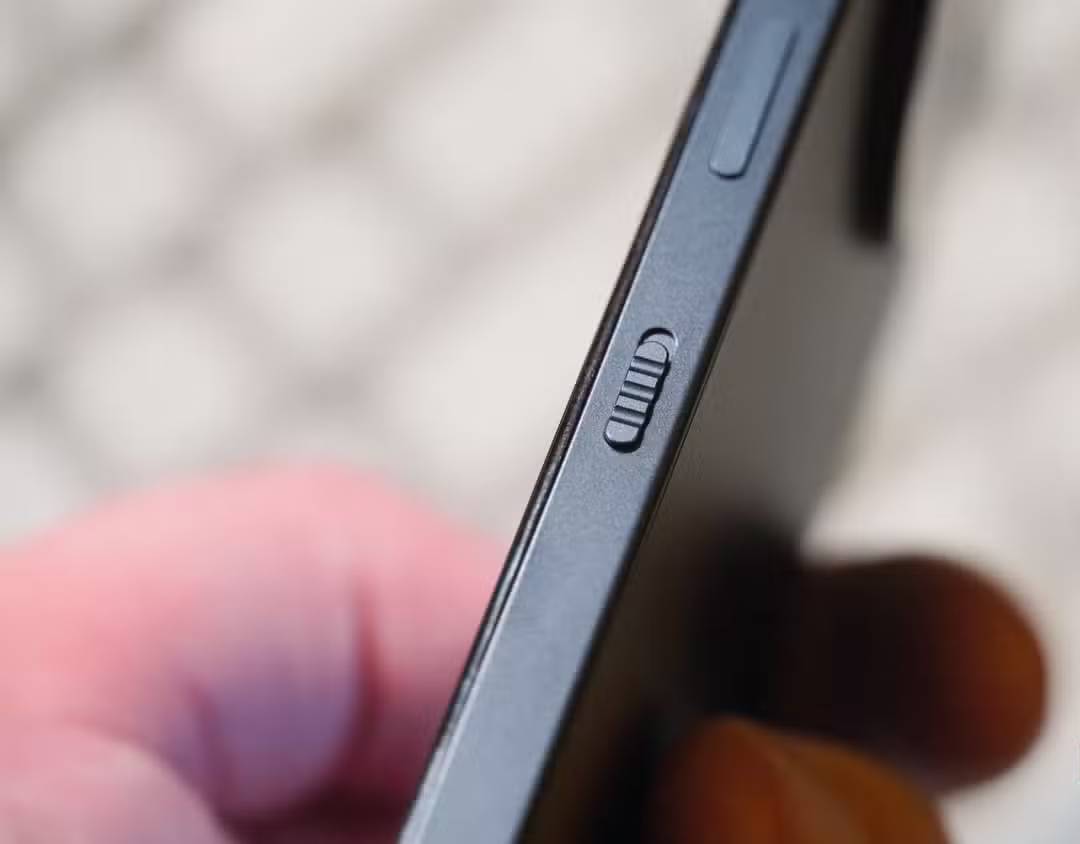 IPS LCD screens: A feature that makes many people abandon flagships in favor of budget phones. Picture 2