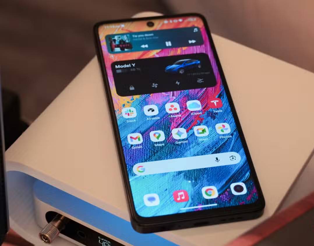 IPS LCD screens: A feature that makes many people abandon flagships in favor of budget phones. Picture 5