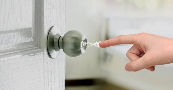 Picture 1 of What does it feel like to get an electric shock when touching objects in winter? Is it dangerous to your health?