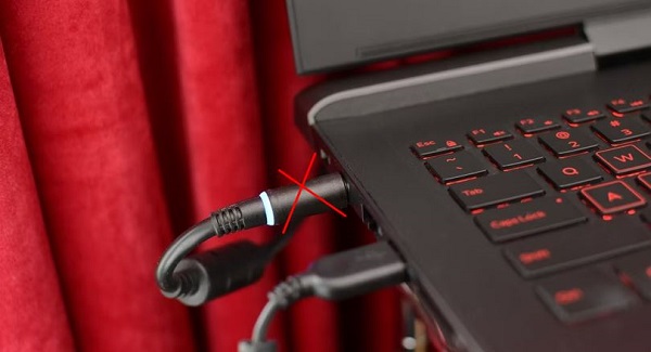 Laptop automatically stops charging when playing games - Fast processing Picture 2