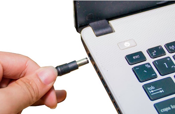 Laptop automatically stops charging when playing games - Fast processing Picture 4