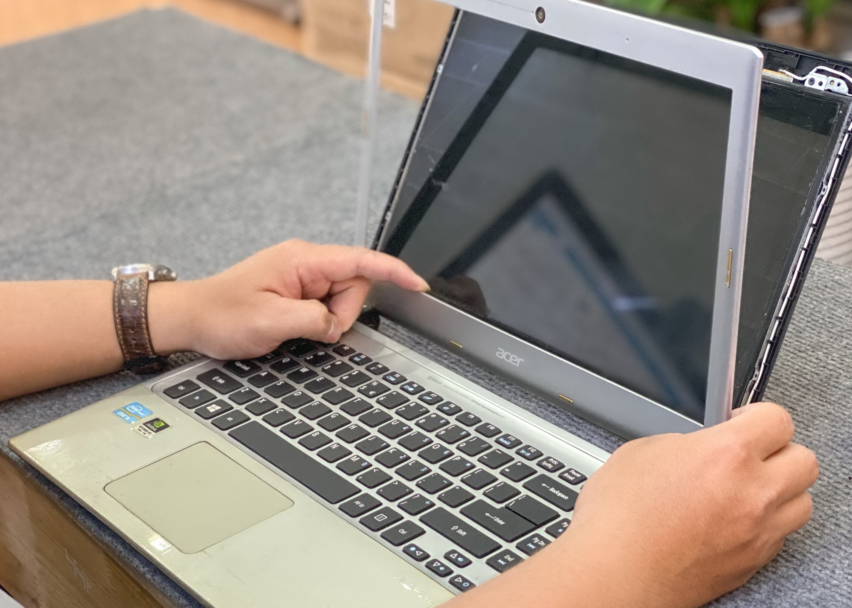 Laptop Screen Light Leakage - Causes and Solutions Picture 3