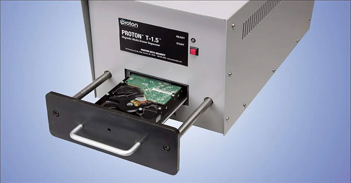 Can magnets really damage your phone or computer? Picture 1