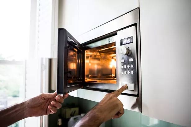 Mistakes Most of Us Make When Cleaning the Microwave Picture 3