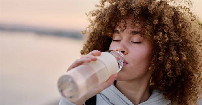 Mistakes when drinking water make your skin dry Picture 1