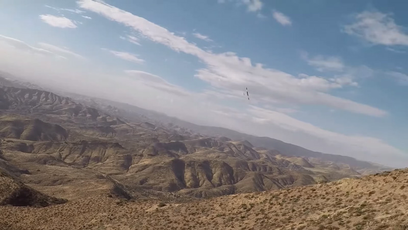 No engine but this model plane can fly up to 881km/h! Picture 4