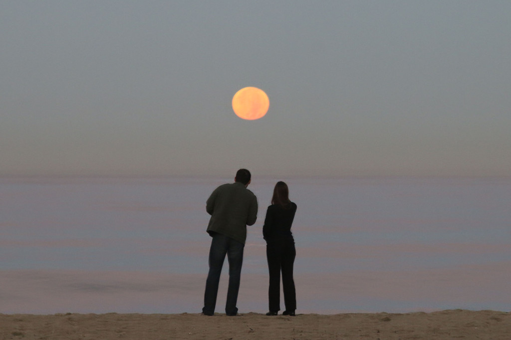 Picture 11 of Stunning photos of the supermoon from all over the world.