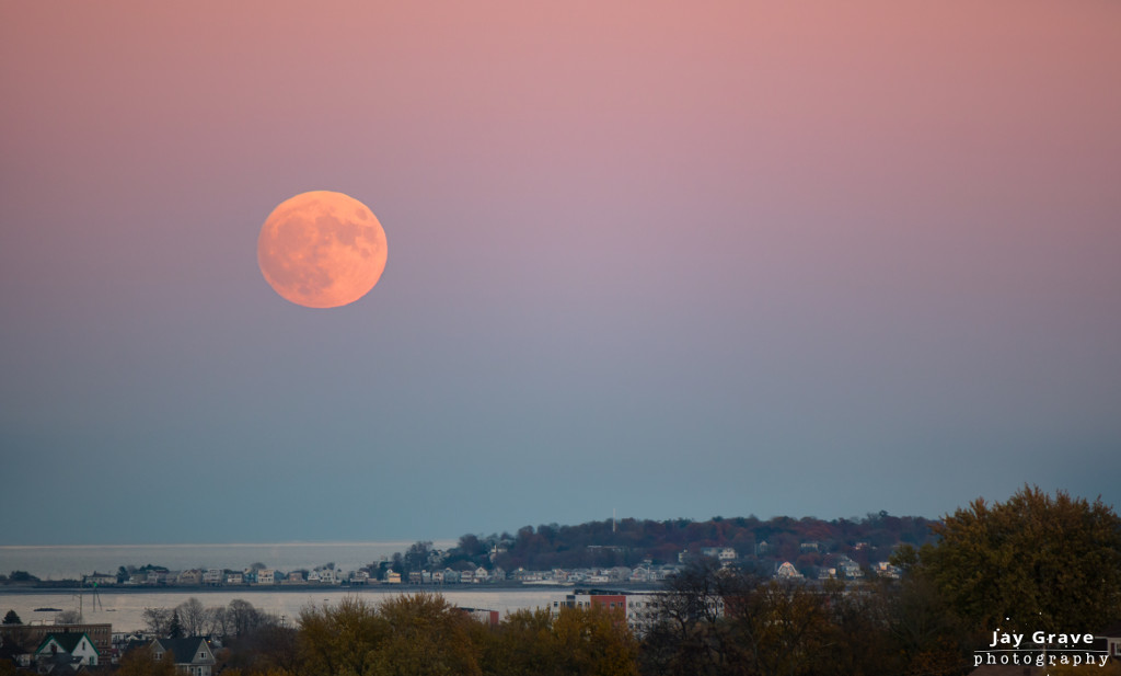 Picture 12 of Stunning photos of the supermoon from all over the world.