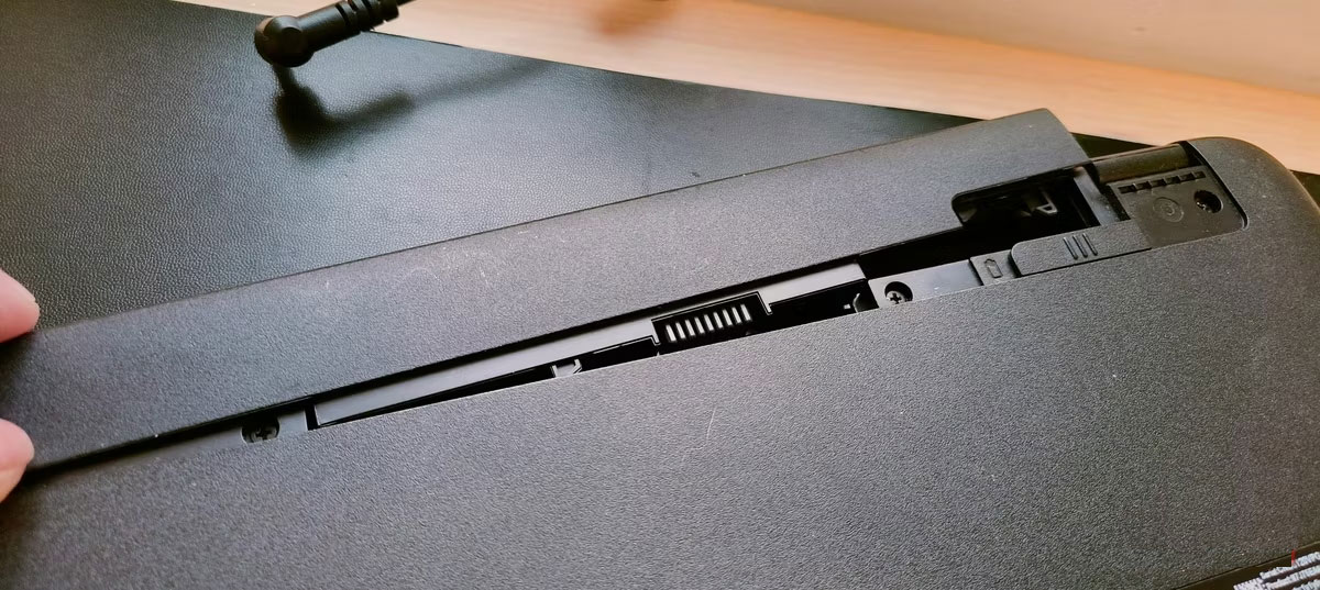 Reasons why you should not use your laptop outdoors on sunny days Picture 1