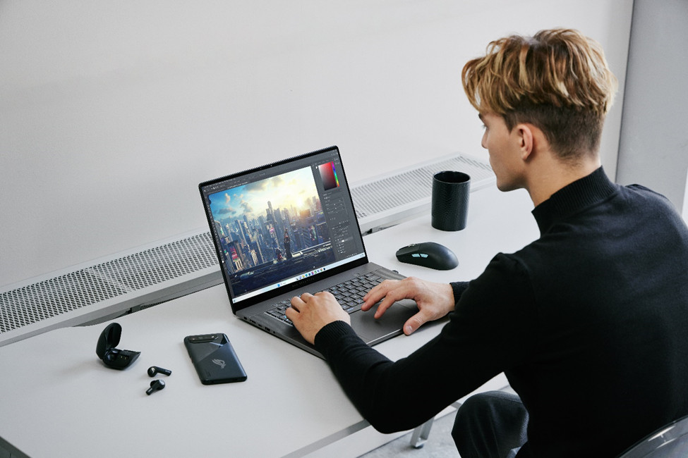 ROG Nebula Display and ROG Intelligent Cooling are two technologies that demonstrate ASUS ROG's leadership position. Picture 8