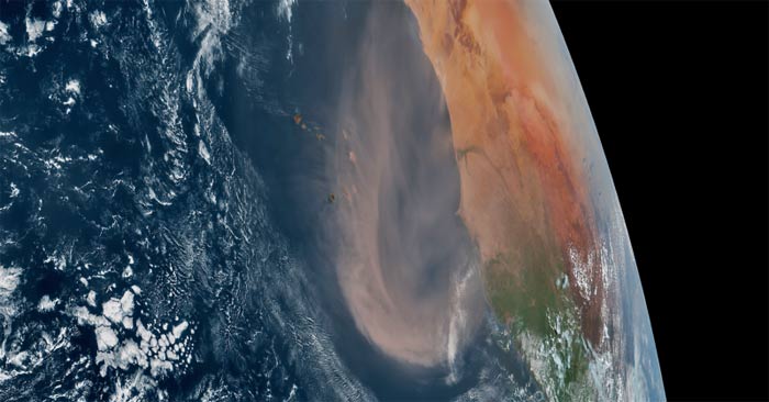 How does Saharan dust affect Atlantic hurricanes? Picture 1